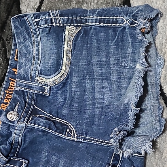 ROCK REVIVAL LUZ EASY FIT EMBROIDERED DENIM JEAN SHORTS - Picture 11 of 12